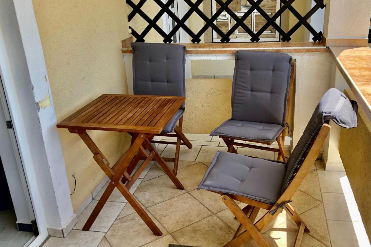 Villa Latina With 6 Apartments And A Shared Pool Vir Exterior photo