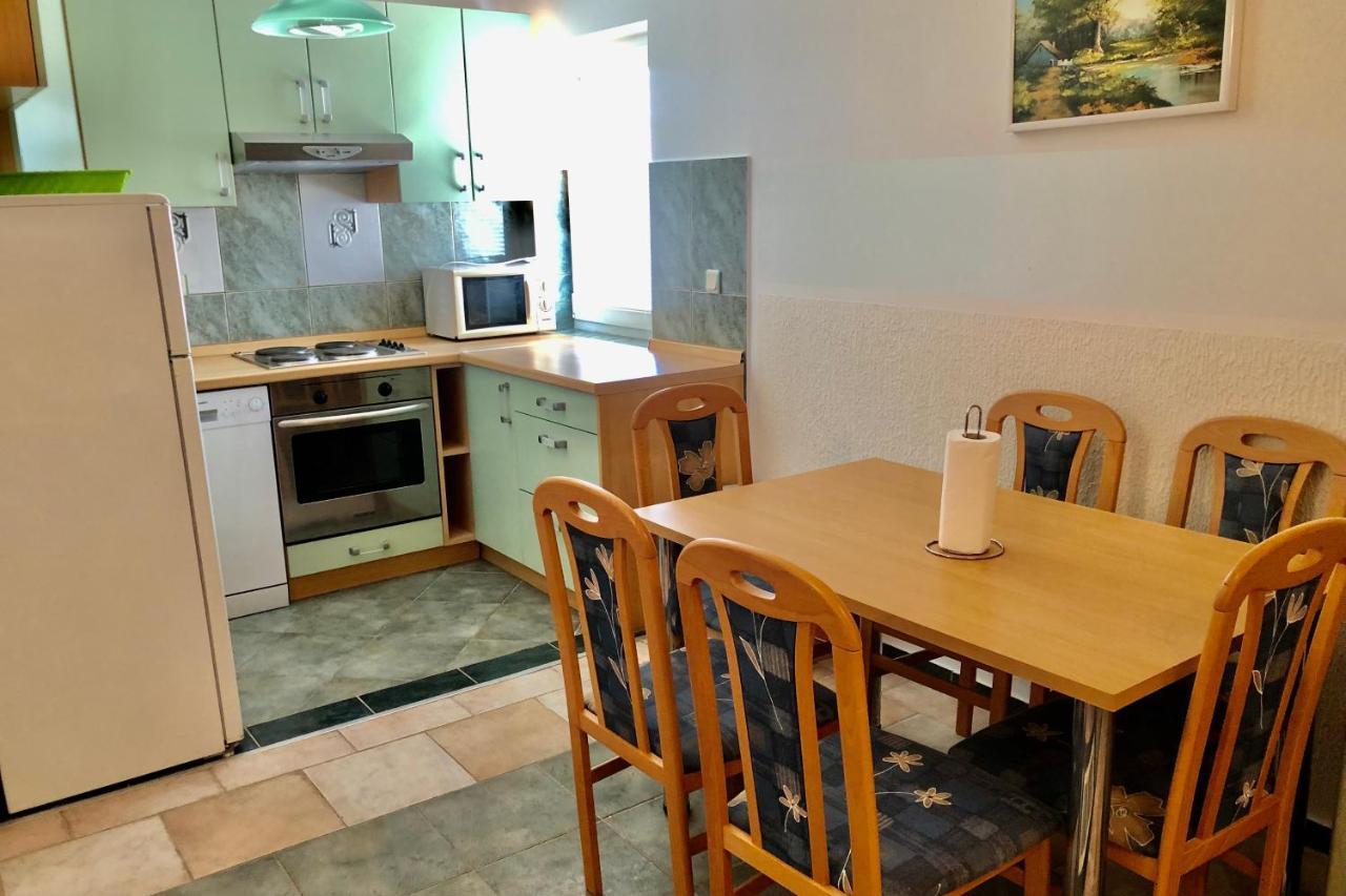 Villa Latina With 6 Apartments And A Shared Pool Vir Exterior photo