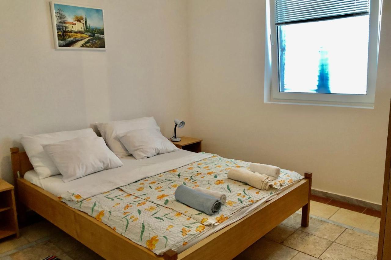 Villa Latina With 6 Apartments And A Shared Pool Vir Exterior photo