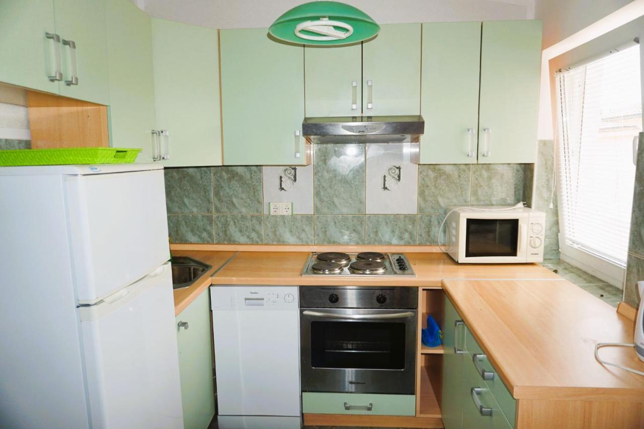 Villa Latina With 6 Apartments And A Shared Pool Vir Exterior photo