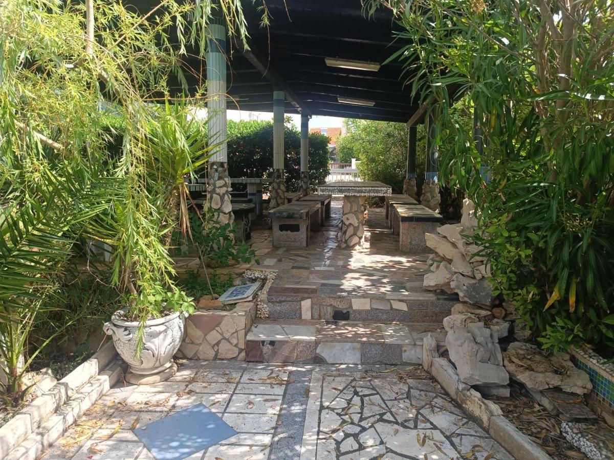 Villa Latina With 6 Apartments And A Shared Pool Vir Exterior photo