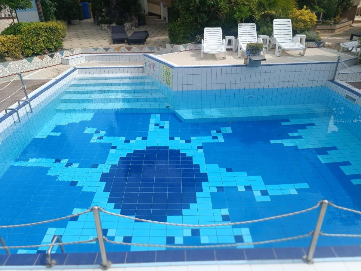 Villa Latina With 6 Apartments And A Shared Pool Vir Exterior photo