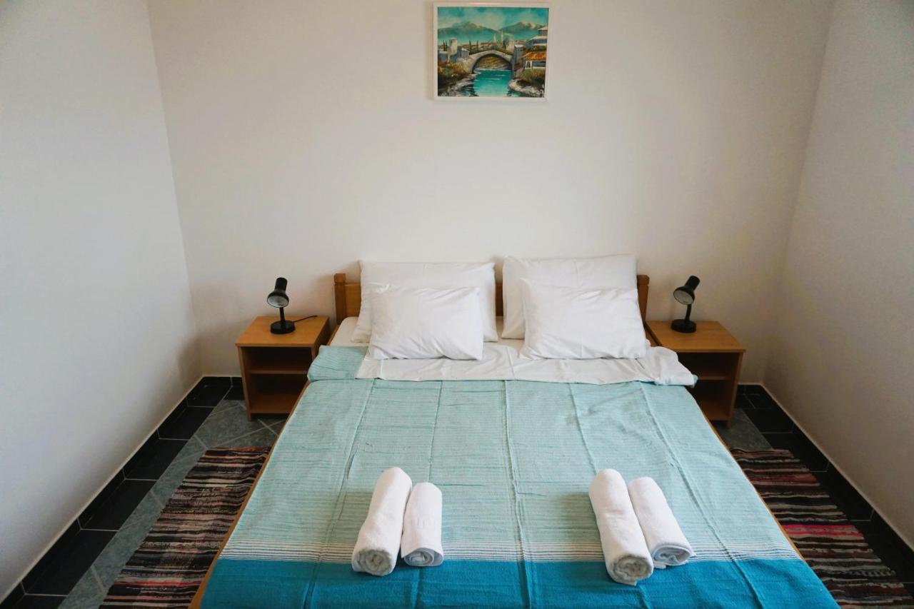 Villa Latina With 6 Apartments And A Shared Pool Vir Exterior photo