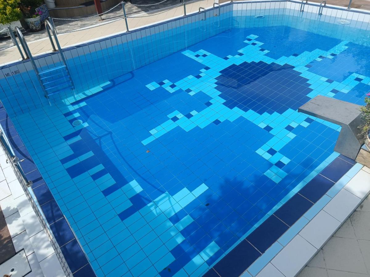 Villa Latina With 6 Apartments And A Shared Pool Vir Exterior photo